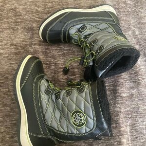 Totes Adventure Gear Girls suede Boots Size 3